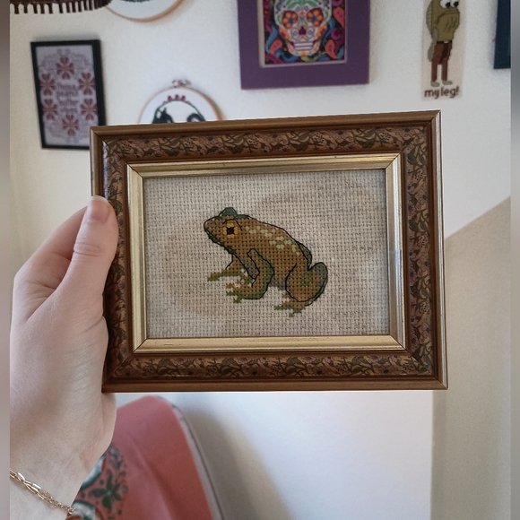 Handmade Vintage Style Frog Cross Stitch - Picture 4 of 6